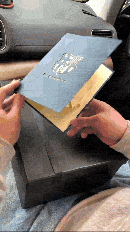 Réaction à l'ouverture d'une box personnalisée football